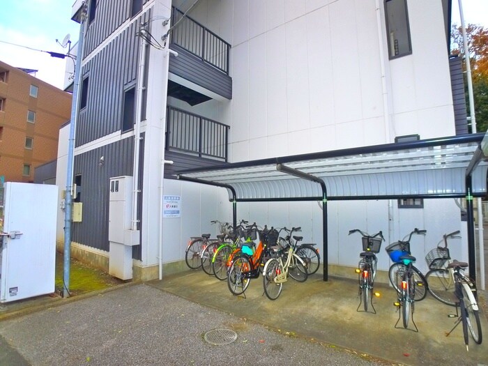 物件外観写真3　(駐輪場)