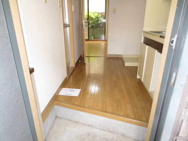 物件内観写真7　(玄関)