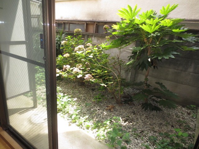 物件内観写真16　(室内からの展望)