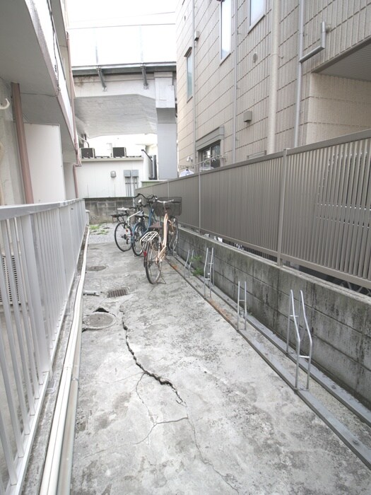 物件外観写真6　(駐輪場)