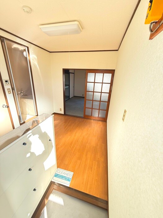 物件内観写真13　(玄関)
