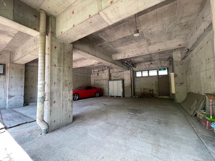 物件外観写真6　(駐車場)