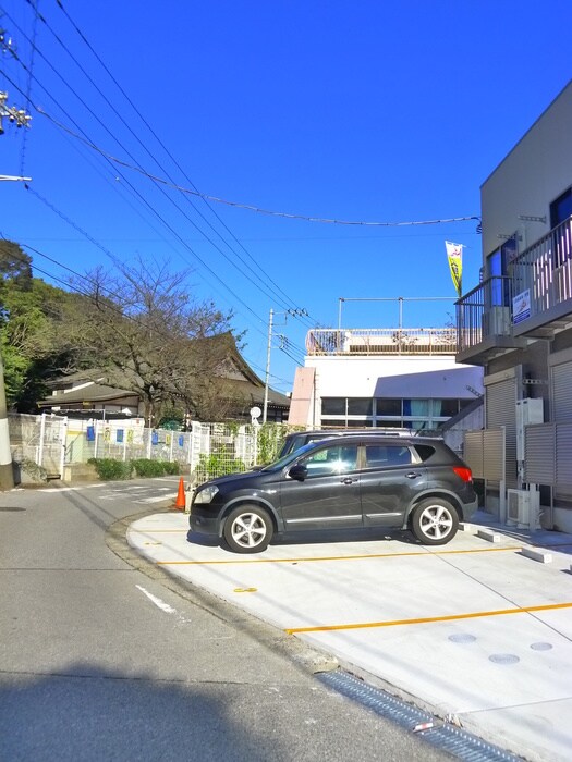 物件外観写真5　(駐車場)