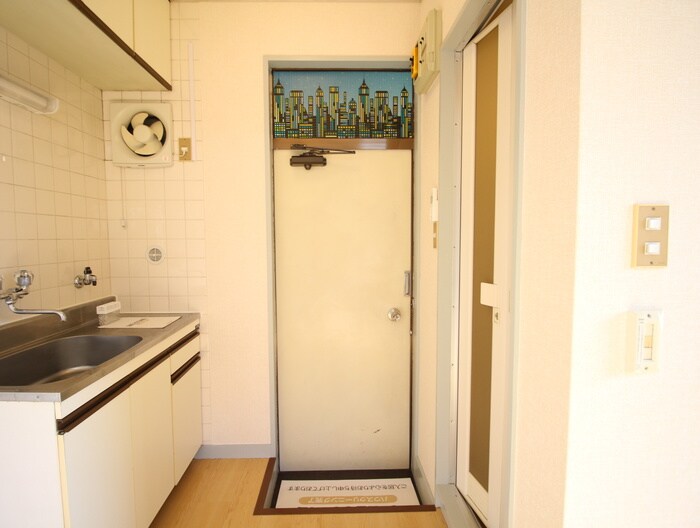 物件内観写真12　(玄関)