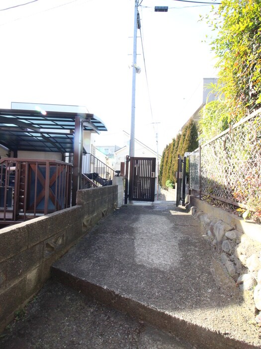 物件外観写真5　(エントランス部分)