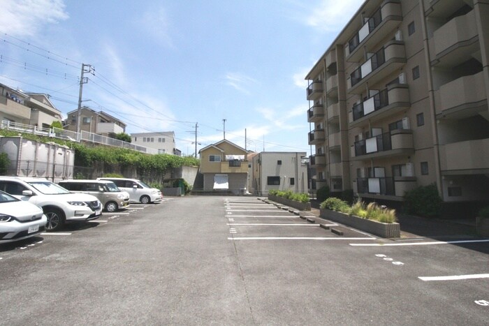 物件外観写真4　(駐車場)