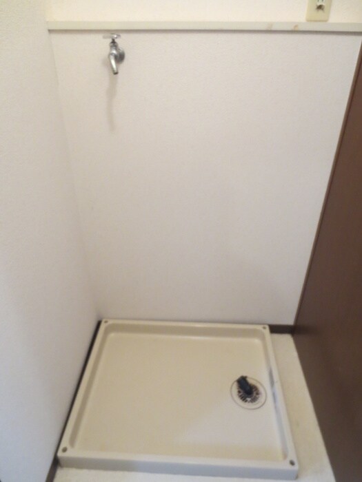 物件内観写真10　(洗濯機置場)