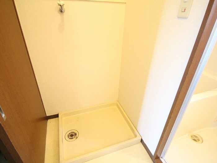 物件内観写真16　(洗濯機置場)