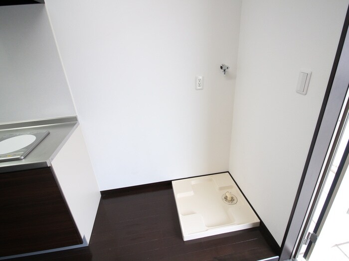 物件内観写真14　(洗濯機置場)