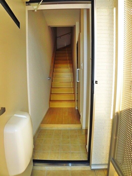 物件内観写真7　(玄関)