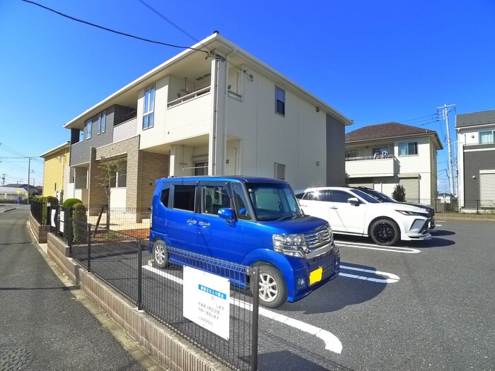 物件外観写真6　(駐車場)