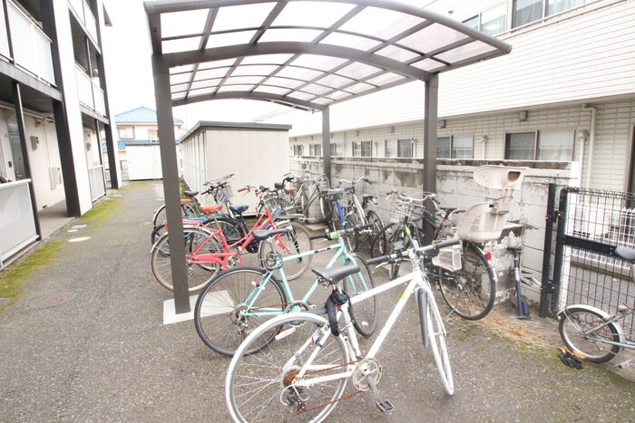 物件外観写真5　(駐輪場)