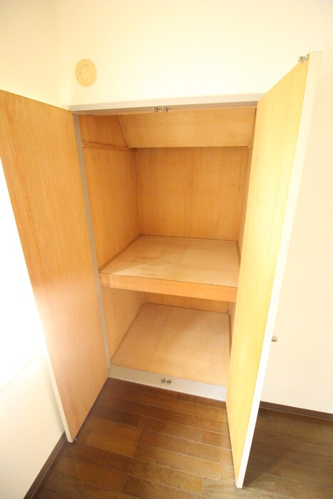 物件内観写真12　(収納)