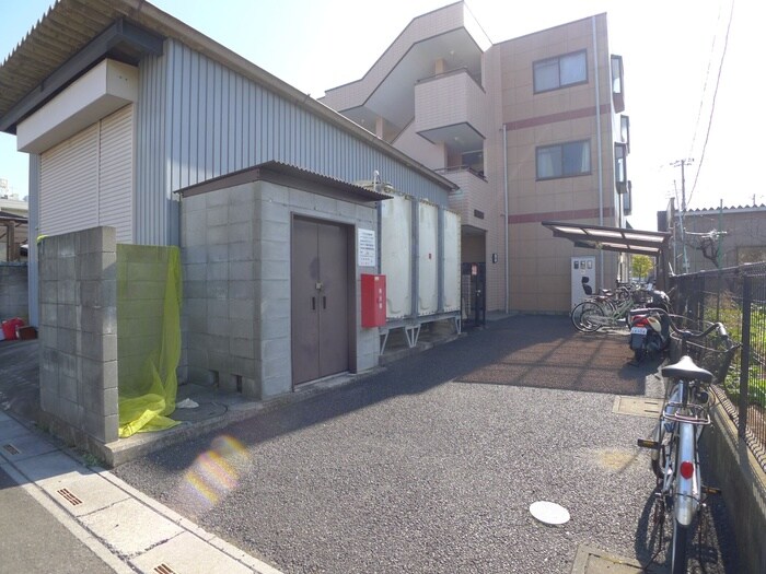 物件外観写真4　(エントランス部分)