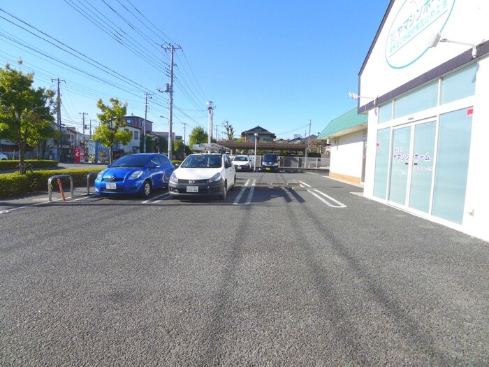 物件外観写真5　(駐車場)