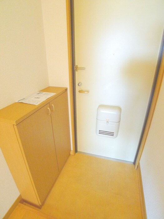 物件内観写真16　(玄関)