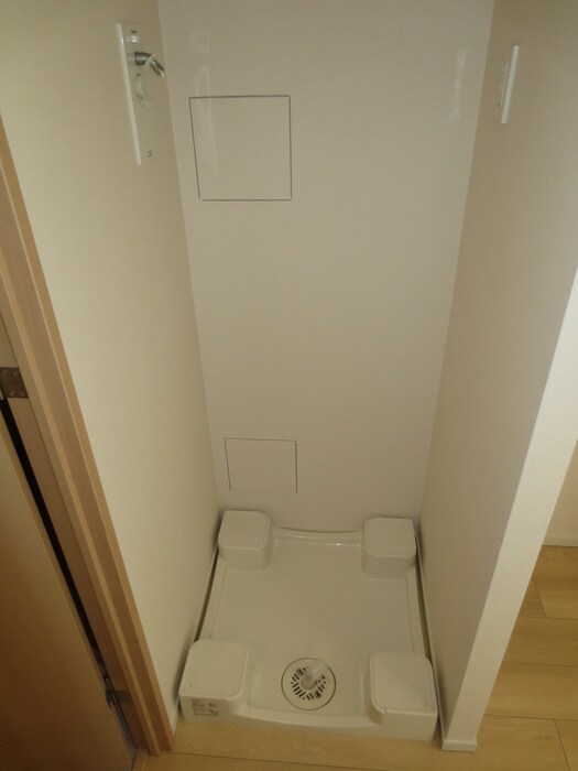 物件内観写真10　(洗濯機置場)