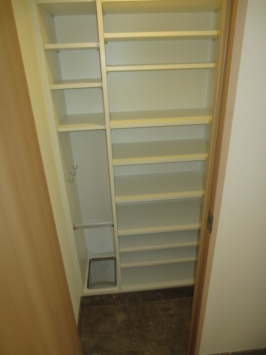 物件内観写真15　(靴箱)