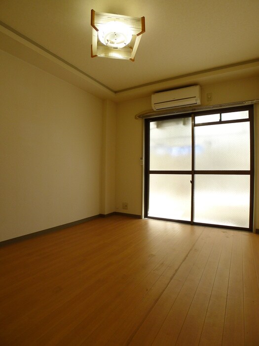 物件内観写真4　(居室)