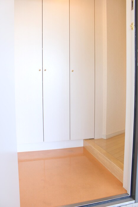 物件内観写真7　(玄関)