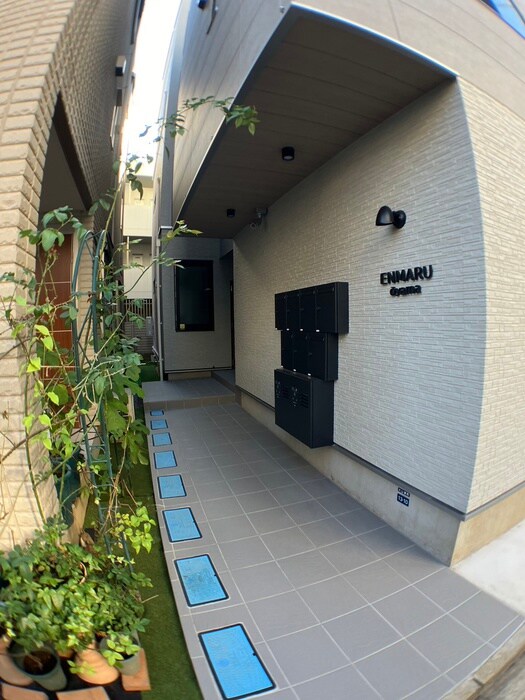 物件外観写真5　(エントランス部分)