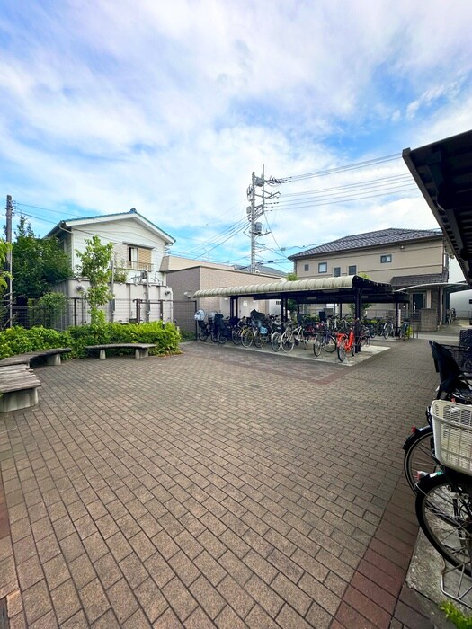 物件外観写真4　(駐輪場)