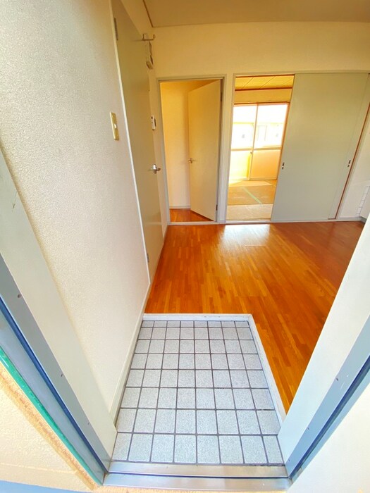 物件内観写真7　(玄関)
