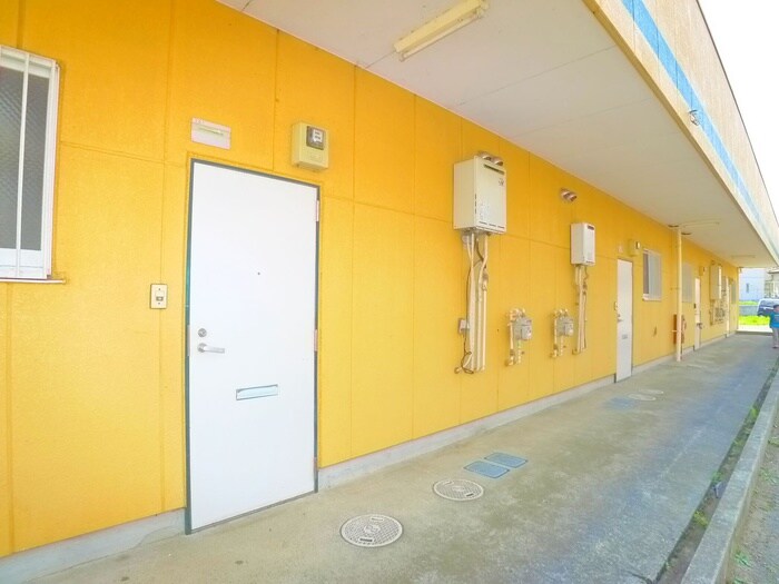 物件外観写真6　(エントランス部分)