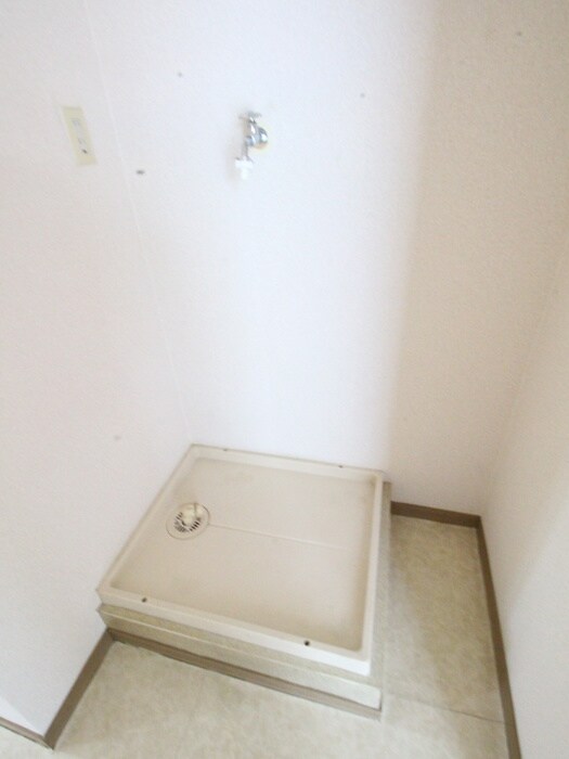 物件内観写真13　(洗濯機置場)