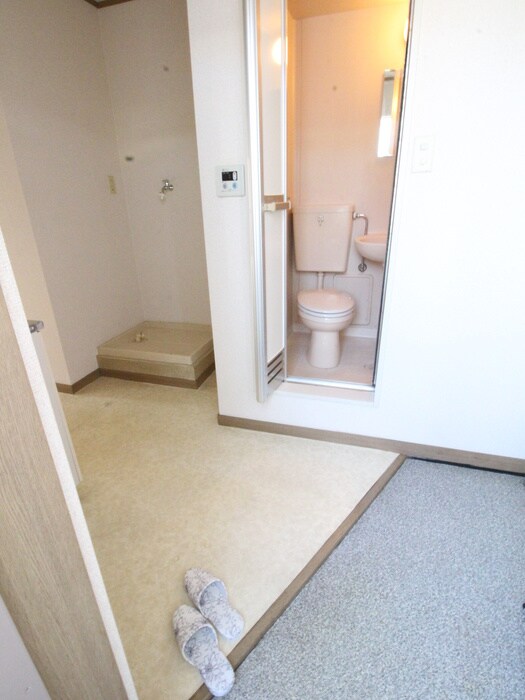 物件内観写真15　(玄関)