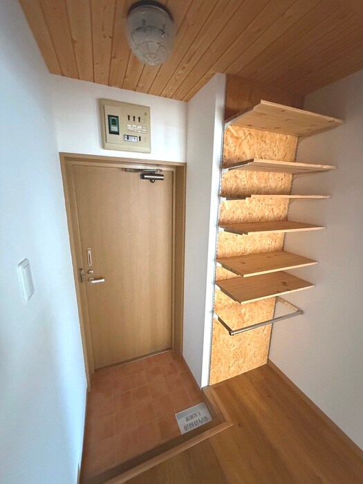 物件内観写真10　(玄関)