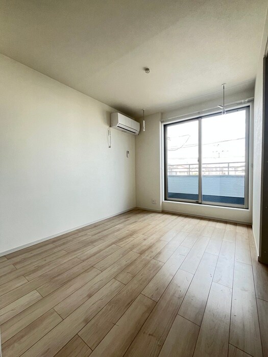 物件内観写真7　(室内からの展望)