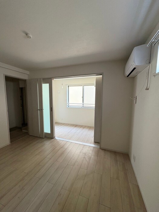 物件内観写真7　(室内からの展望)