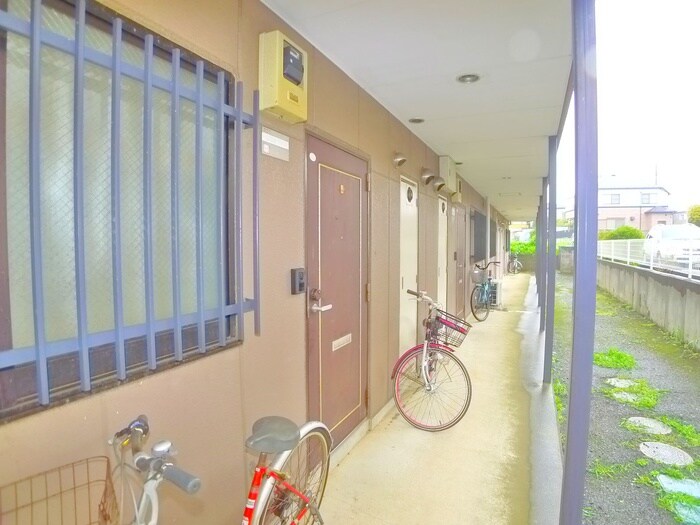 物件外観写真4　(エントランス部分)