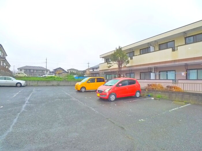 物件外観写真5　(駐車場)