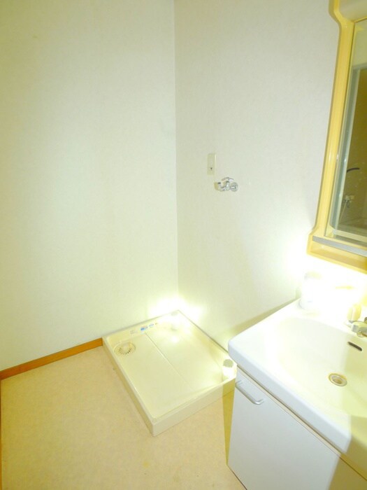 物件内観写真12　(洗濯機置場)