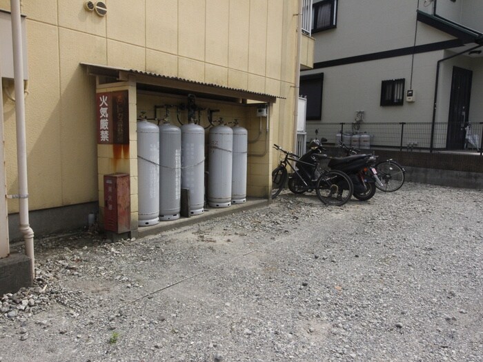 物件外観写真3　(駐輪場)