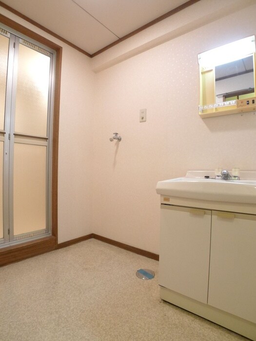 物件内観写真10　(洗濯機置場)