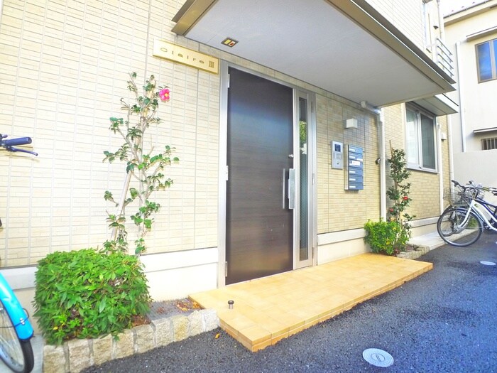 物件外観写真2　(エントランス部分)
