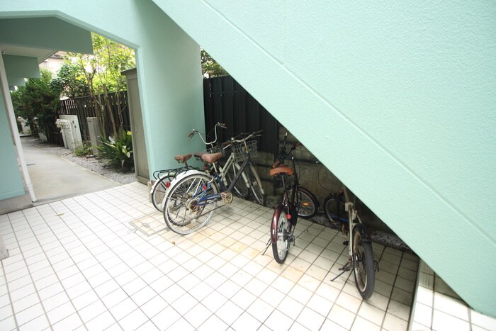 物件外観写真3　(駐輪場)