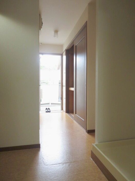 物件内観写真12　(廊下)
