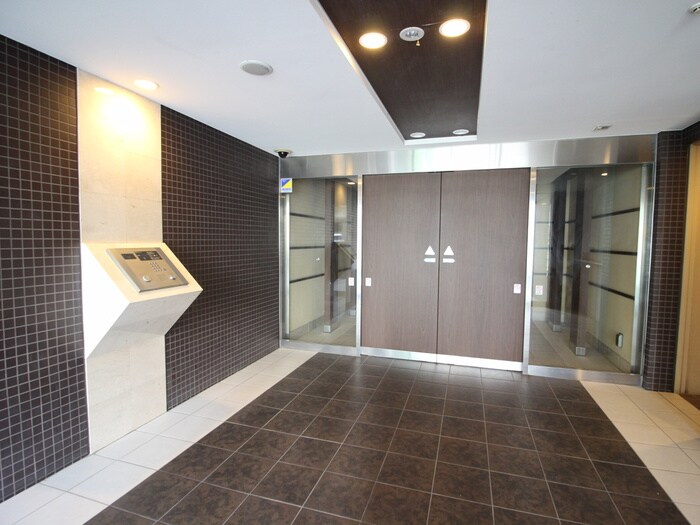 物件外観写真5　(エントランス部分)