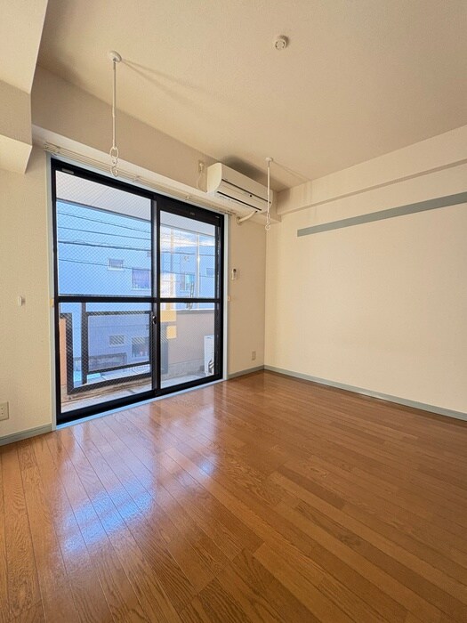 物件内観写真3　(室内からの展望)