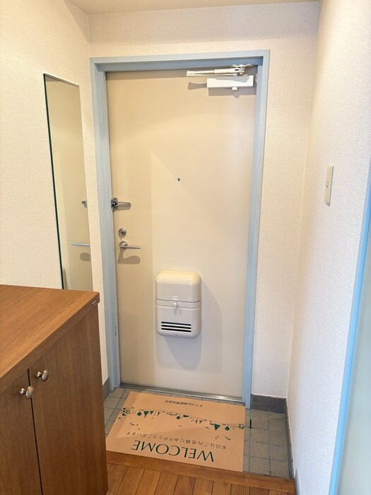 物件内観写真11　(玄関)