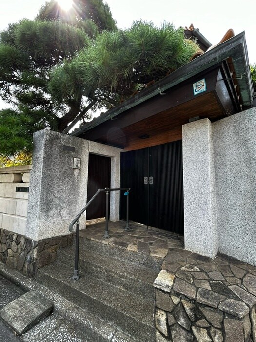 物件外観写真4　(エントランス部分)