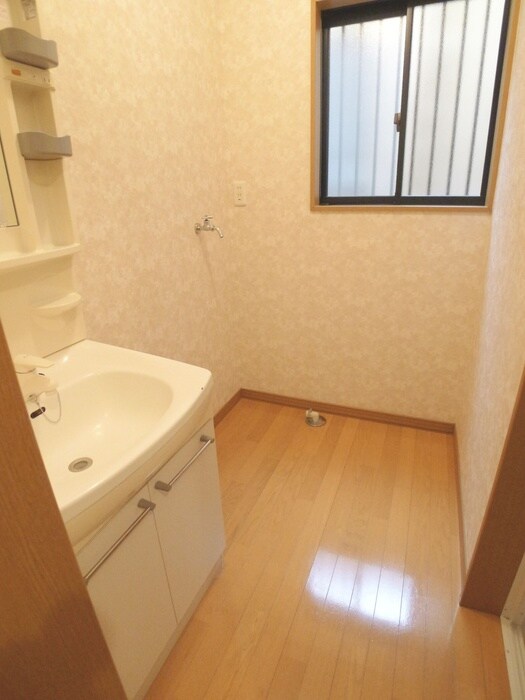 物件内観写真15　(洗濯機置場)