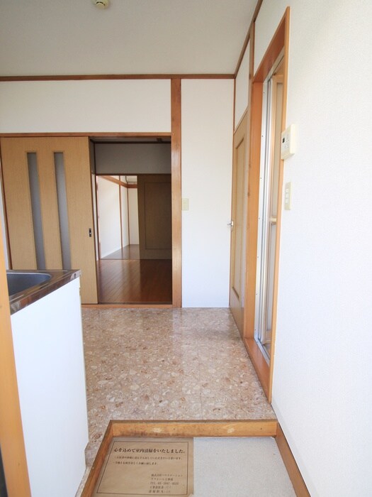 物件内観写真14　(玄関)
