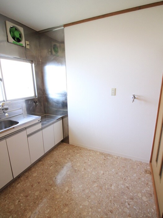 物件内観写真15　(洗濯機置場)