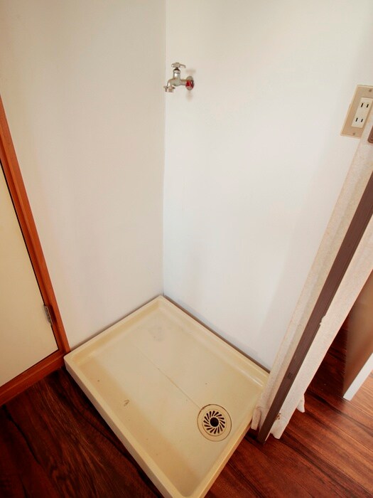 物件内観写真12　(洗濯機置場)