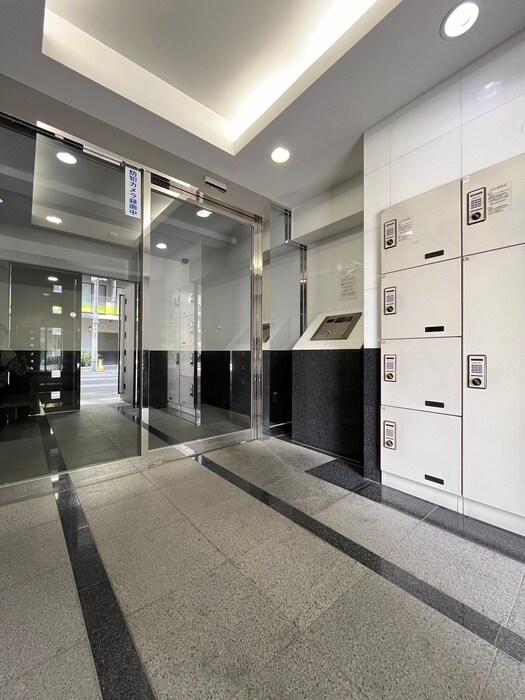 物件外観写真2　(エントランス部分)